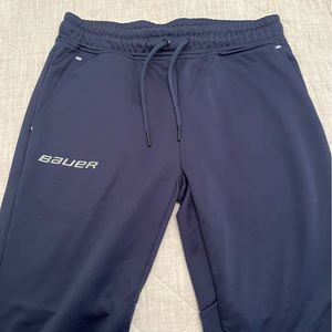 Men’s navy Bauer joggers.